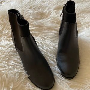 Ugg Black Ankle Boots Booties Black Size 7 (US) - never worn